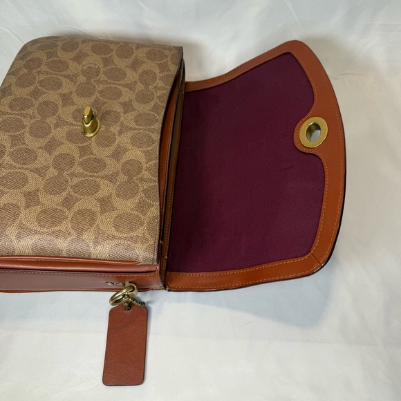 Coach Signature Cassie - Picture 3 of 11